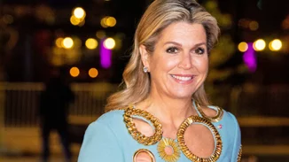 Ένα φόρεμα γεμάτο τρύπες | Η τελευταία εμφάνιση της βασίλισσας Maxima προκάλεσε αμέτρητα σχόλια