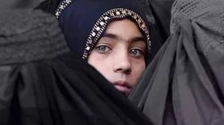 "Είναι οι τελευταίες μέρες που βρίσκεστε στους δρόμους" | Η συγκλονιστική εξομολόγηση μίας Αφγανής