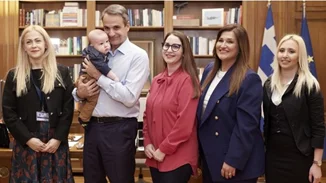 Οι πέντε γυναίκες που συνάντησε ο Μητσοτάκης στο Μαξίμου, με αφορμή την Παγκόσμια Ημέρα της Γυναίκας