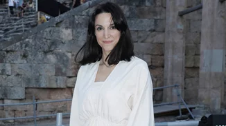 Η Κατερίνα Ευαγγελάτου με το must have πανωφόρι του φθινοπώρου σε βραδινή έξοδο