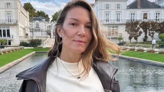 Η Βίκυ Καγιά μαζεύει σταφύλια σε χωριό της Γαλλίας