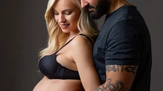 Τζούλια Νόβα | Η πρώτη φωτογραφία αγκαλιά με τη νεογέννητη κόρη της