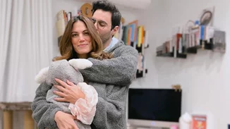 Ο Ίαν Στρατής δημοσίευσε μία throwback φωτογραφία με τη Μαίρη Συνατσάκη "Το κορίτσι με ήθελε είναι ξεκάθαρο"