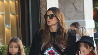 Σταματίνα Τσιμτσιλή | Για shopping με τις κόρες της - Δείτε πόσο έχουν ψηλώσει