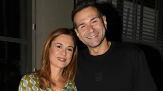 Θάλεια Ματίκα - Τάσος Ιορδανίδης σε βραδινή έξοδο | Με βελούδινο μωβ παντελόνι η ηθοποιός