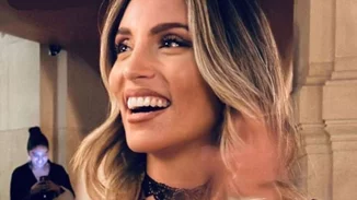 Αθηνά Οικονομάκου | Σε εστιατόριο στο Παρίσι με τις φίλες της