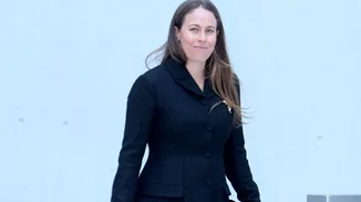 Εξόρμηση στη φύση για τη Nina Flohr | Το απλό γεύμα που απόλαυσε