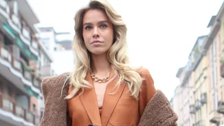 Αυτή η mini shopper τσάντα από τη Mango κοστίζει 29,99€ και θα ορίσει τις φθινοπωρινές σου εμφανίσεις