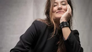 Αγγελική Τουμπανάκη: "Mε εμπνέουν οι γυναίκες οι ασυμβίβαστες και ανυποχώρητες, οι ονειροπόλες και πρωτοπόρες, οι επαναστάτριες, οι αιρετικές"