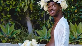 Επιθετικό μάρκετινγκ: Ο διάσημος ράπερ ποζάρει σε εξώφυλλο με... φουσκωμένη κοιλίτσα