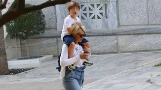 Σία Κοσιώνη | Χαλαρές βόλτες με τον γιο της, Δήμο Μπακογιάννη στο κέντρο της ΑΘήνας