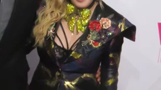 Η Madonna λέει ότι ο έλεγχος των όπλων πρέπει να είναι ο "νέος εμβολιασμός"