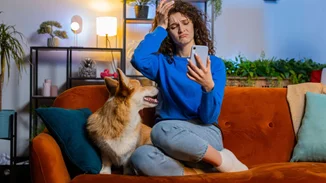 Ελληνίδα επιστήμονας ανακάλυψε ότι το άγχος μας από τη δουλειά μεταφέρεται στο σκύλο μας