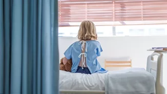 Ανησυχία για την οξεία ηπατίτιδα στα παιδιά | Ψάχνουν συσχέτιση με τον κορονοϊό - Ο ρόλος των σταγονιδίων