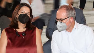 Νίκη Κεραμέως | Δες τι φόρεσε στο θέατρο με τον σύζυγό της, Δημήτρη Λουκά