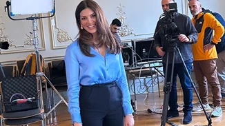 Η Σταματίνα Τσιμτσιλή στο Προεδρικό Μέγαρο | Με σέξι μαύρα πέδιλα και office look