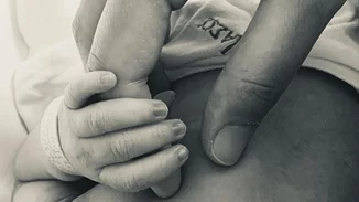 Μαμά για πρώτη φορά γνωστή Ελληνίδα ηθοποιός | Η φωτογραφία με τη νεογέννητη κόρη της