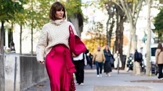 10 midi φούστες που θα σε κάνουν να σκεφτείς out of the box στο ντύσιμό σου