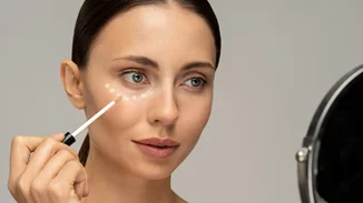 Τα game changing tips που χρειάζεσαι για να μένει σταθερό το concealer