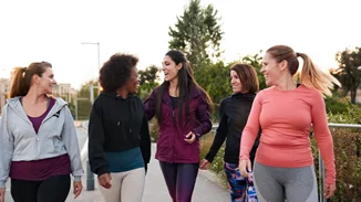 Οι επτά υγιεινές συνήθειες της μέσης ηλικίας που μειώνουν τον κίνδυνο άνοιας αργότερα