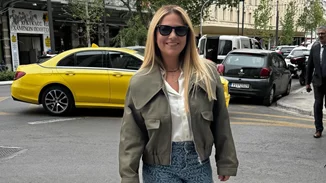 Ο φθινοπωρινός τρόπος για να φορέσεις το τζιν σου στο γραφείο σύμφωνα με τη Νάνσυ Ζαμπέτογλου