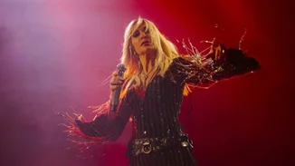 Γενέθλια επί σκηνής για την Άννα Βίσση | Η έκπληξη από τη Σοφία Καρβέλα και τα εγγόνια της