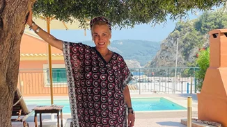 Η Τζένη Μπότση παίζει με την κόρη της, Αλίκη στην παραλία στο πιο cute στιγμιότυπο της ημέρας