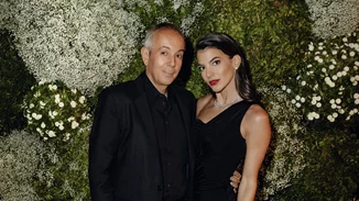 Ερωτευμένοι στην Ίμπιζα | Ο Γιάννης και η Δήμητρα Κούστα αγκαλιά σε βραδινή τους έξοδο