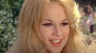 To εξοχικό της Αλίκης Βουγιουκλάκη στον Θεολόγο είχε τον πιο όμορφο κήπο με θέα | Η αδημοσίευτη φωτογραφία