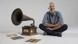 Μίνως Μάτσας: "Παίρνω τους βέβηλους ρυθμούς του Μάρκου, τις θεϊκές μελωδίες του Τσιτσάνη και τα βάζω στο δικό μου μουσικό σύμπαν"