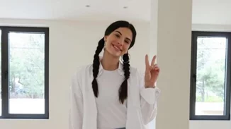 Χριστίνα Μπόμπα | Ανοίγει (ατελείωτες) κούτες στο νέο της σπίτι - "Νομίζω το έχουμε"