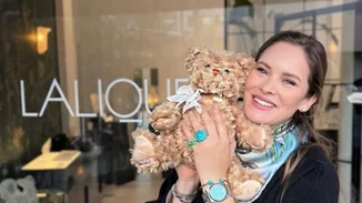 Η πιο στιλάτη οικογένεια των γιορτών | Η Ανίτα Μπραντ σε matchy matchy εμφάνιση με τους γιους της