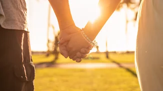 Ο δημοσιογράφος και η ηθοποιός | Αυτό είναι το νέο hot ζευγάρι της ελληνικής showbiz