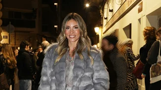 Αθηνά Οικονομάκου | Το peachy nude κραγιόν που επιλέγει για τα looks της