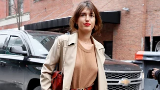 Το αγαπημένο τζιν παντελόνι των Γαλλίδων: Ποιο στιλ δεν θα αποχωρίζονταν με τίποτα