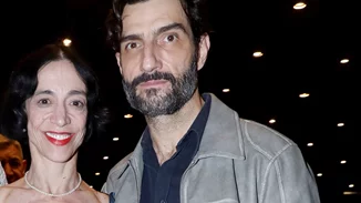 Νίκος Κουρής | Η οικογένειά του στο πλευρό του στην πρεμιέρα της παράστασης "Εκατομμυριούχος"