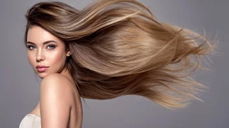 Micro Balayage | Η τεχνική που πρέπει να δοκιμάσεις αν θες να ανανεώσεις διακριτικά το χρώμα των μαλλιών σου