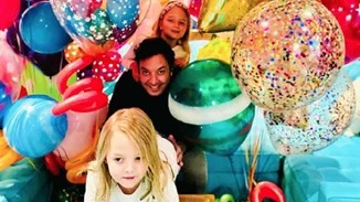 Ο Jimmy Fallon γιορτάζει τα επτά χρόνια του "The Tonight Show"