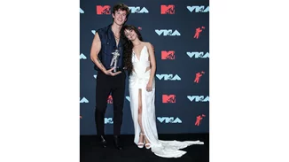 Η φιλική βόλτα της Camila Cabello με τον πρώην σύντροφο της Shawn Mendes