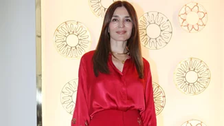 Μαρία Ναυπλιώτου | Η καλοκαιρινή εμφάνιση με maxi αέρινο φόρεμα και χρυσά αξεσουάρ