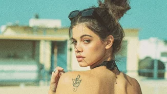 Τζένη Καζάκου | "Δεν ήμουν δεμένη με τον παππού μου, δεν είχαμε παίξει ποτέ μαζί"