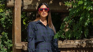 Η Σταματίνα Τσιμτσιλή φόρεσε το τζιν παντελόνι από τη Zara που ταιριάζει τέλεια με ψηλοτάκουνα παπούτσια