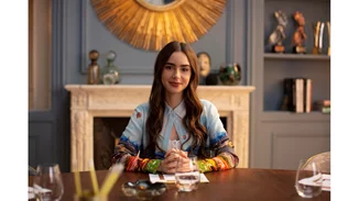 Ο νέος πρωταγωνιστής του "Emily in Paris" ερωτευμένος με διάσημη τραγουδίστρια