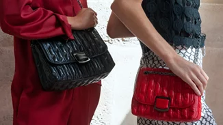 Τσάντες & αξεσουάρ από τη Longchamp που θα αναδείξουν τις πασχαλινές σας εμφανίσεις