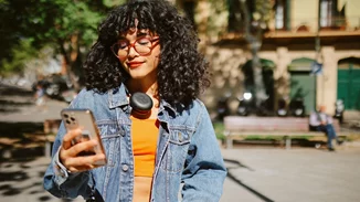 5 denim τζάκετ από την Pull&Bear που θα σε "σώσουν" στο νησί