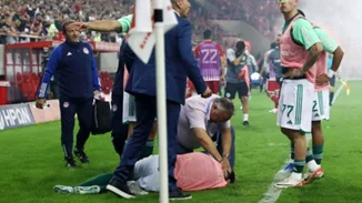 Βίντεο ντοκουμέντο: Η στιγμή που η κροτίδα σκάει στο γήπεδο και ο Χουάνκαρ πέφτει στο έδαφος