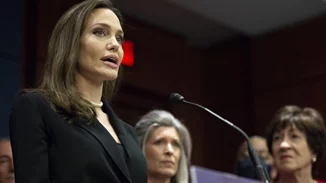 Η Angelina Jolie εγκαταλείπει τον ρόλο της ειδικής απεσταλμένης της Ύπατης Αρμοστείας για τους Πρόσφυγες