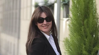 Mόνικα Μπελούτσι | Με το πιο fashion φθινοπωρινό χρώμα στο Ηνωμένο Βασίλειο