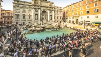 "Φοντάνα Ντι Τρέβι": Το εμβληματικό μνημείο "μεταμορφώθηκε" σε πισίνα