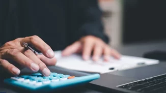 Η ΑΑΔΕ καλεί 20.000 φορολογούμενους για διευκρινίσεις στην εφορία - Δηλώνουν εισόδημα 10.000 ευρώ και ξοδεύουν... 50.000